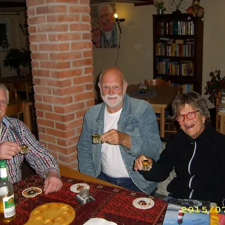 לינה וארוחת בוקר Gross Methling