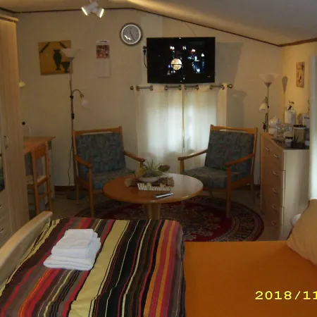 לינה וארוחת בוקר Gross Methling